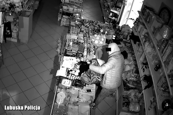 Policjanci zatrzymali 23-letniego włamywacza, który włamał się do sklepu w Strzelcach Kraj. [VIDEO]